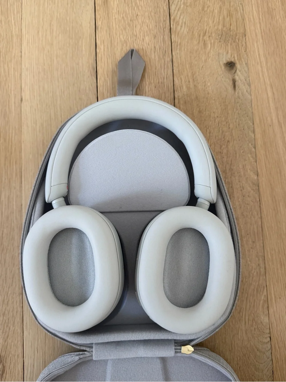 Sony WH-1000XM5 Headphones - Silver (Like New) - Picture 2 of 4